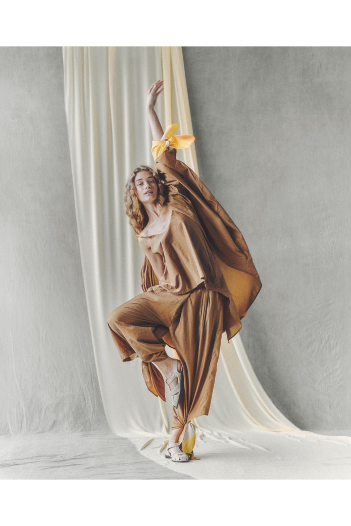 Pantalón Urola Zaitegui – Pantalón Baggy Seda y Algodón Marrón SS26