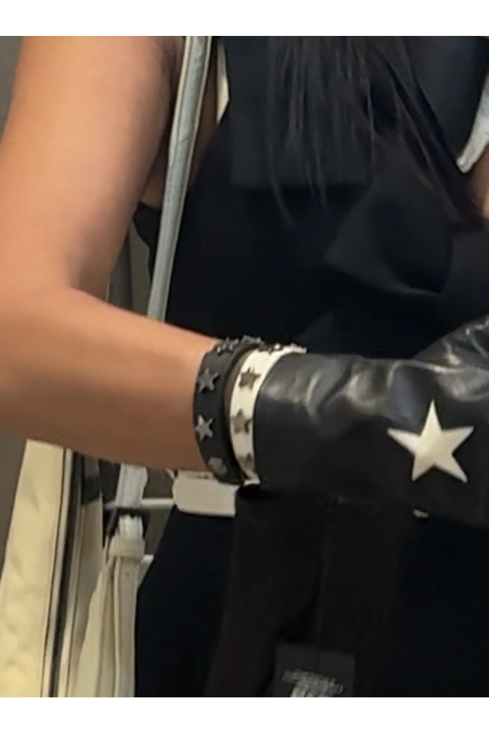 Pulsera de Cuero Negra con estrellas Tosca Blu | FriendsnShop