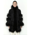 Abrigo Coyote Plumas Negro Odette Álvarez | FriendsnShop