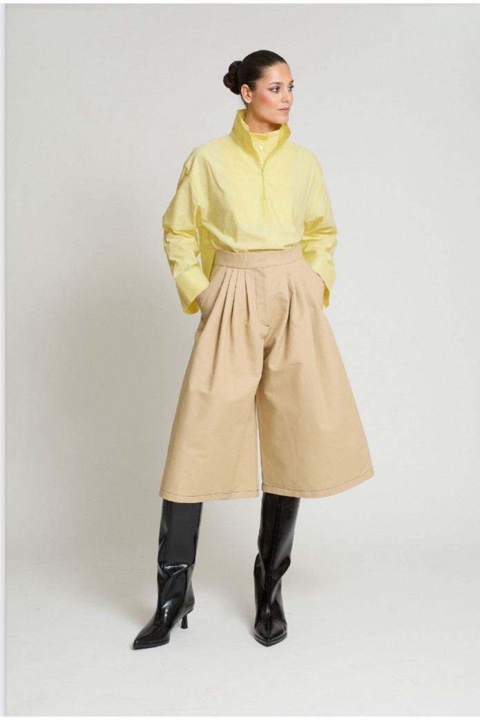 Bermuda Samuray Zaitegui en gabardina beige