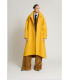 Abrigo Tuti Zaitegui de lana amarilla con cuello chimenea