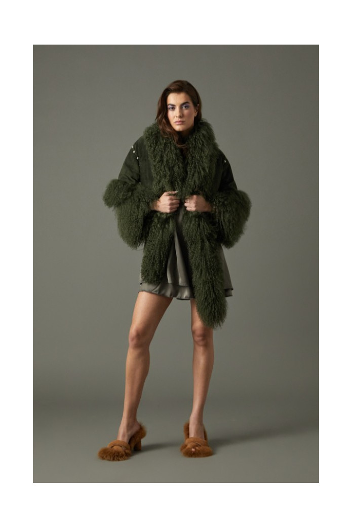 Abrigo Box de ante verde Tete by Odette – Estilo y sofisticación
