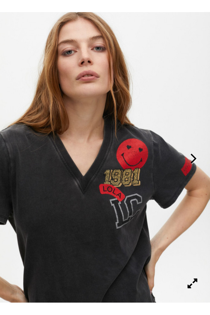 Camiseta manga corta con parches Lola Casademunt – Estilo casual moderno