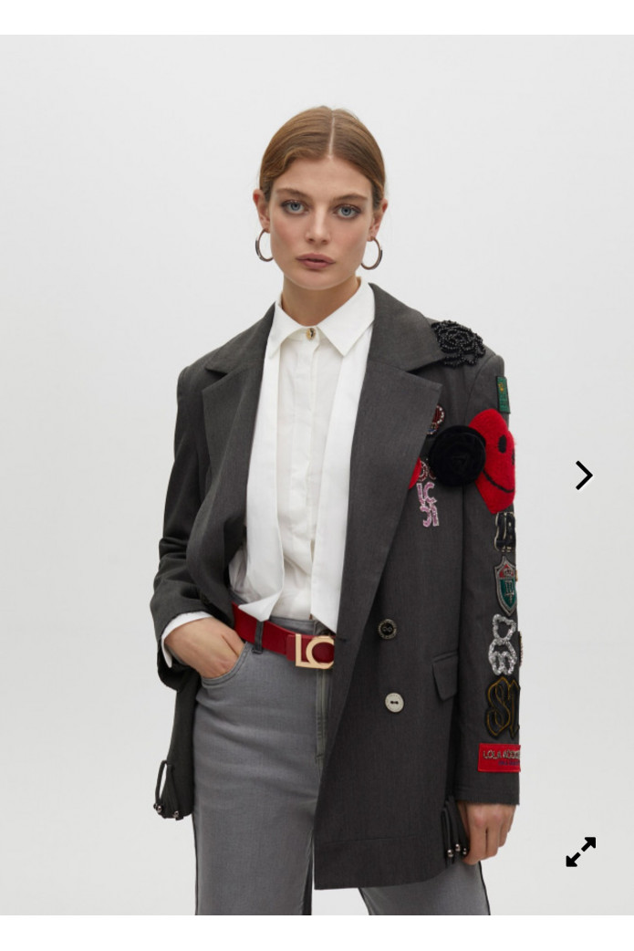 Americana oversize cruzada con parches Lola Casademunt – Estilo audaz y sofisticado