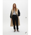 Trench con mangas bomber Lola Casademunt – Elegancia urbana y sofisticada