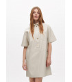 Vestido oversize mini efecto piel beige – Lola Casademunt