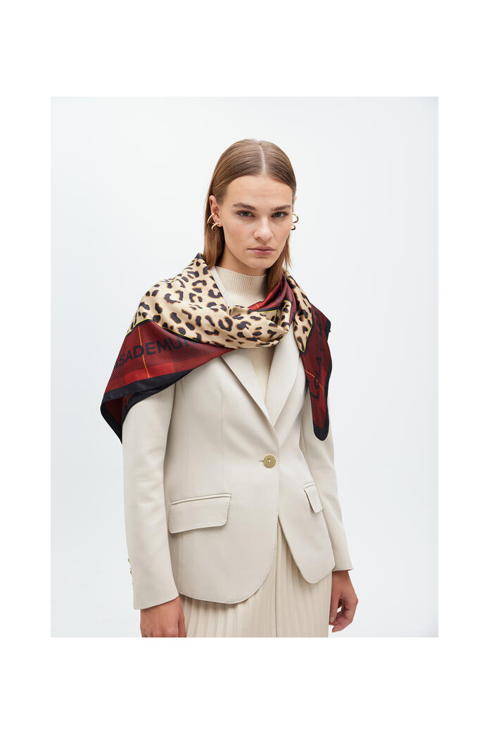 Pañuelo animal print y tartán rojo-negro – Lola Casademunt