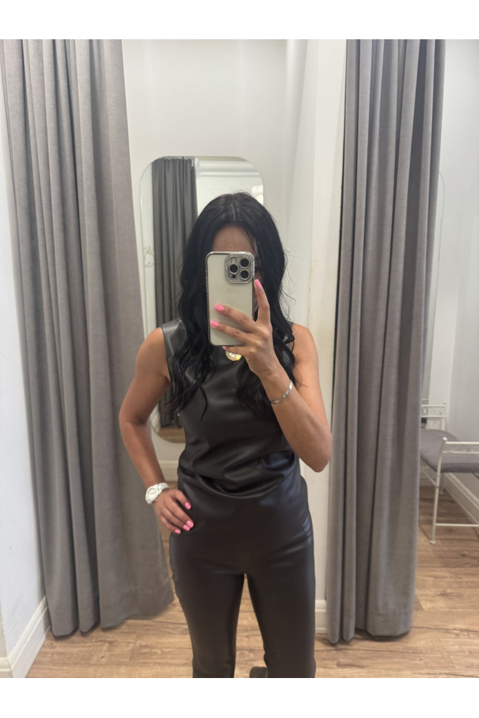 Top Carly Aniye By moka- Estilo minimalista con toque metálico