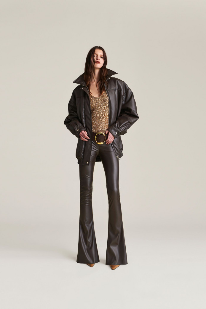 Pantalones Carly Aniye By – Estilo vanguardista con acabado de alto brillo