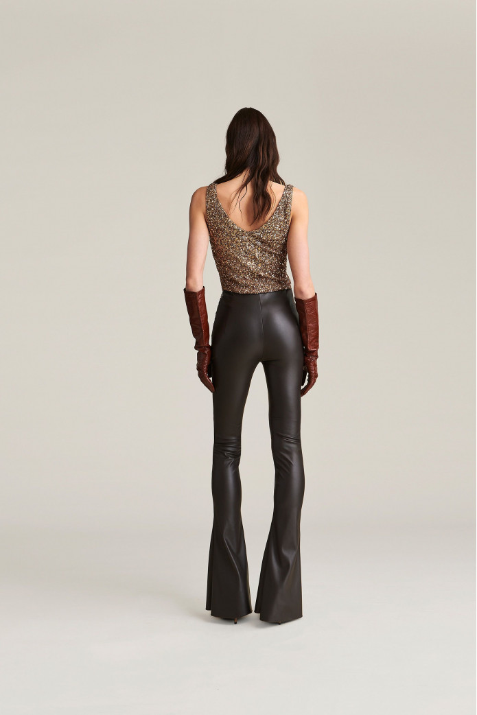 Pantalones Carly Aniye By – Estilo vanguardista con acabado de alto brillo