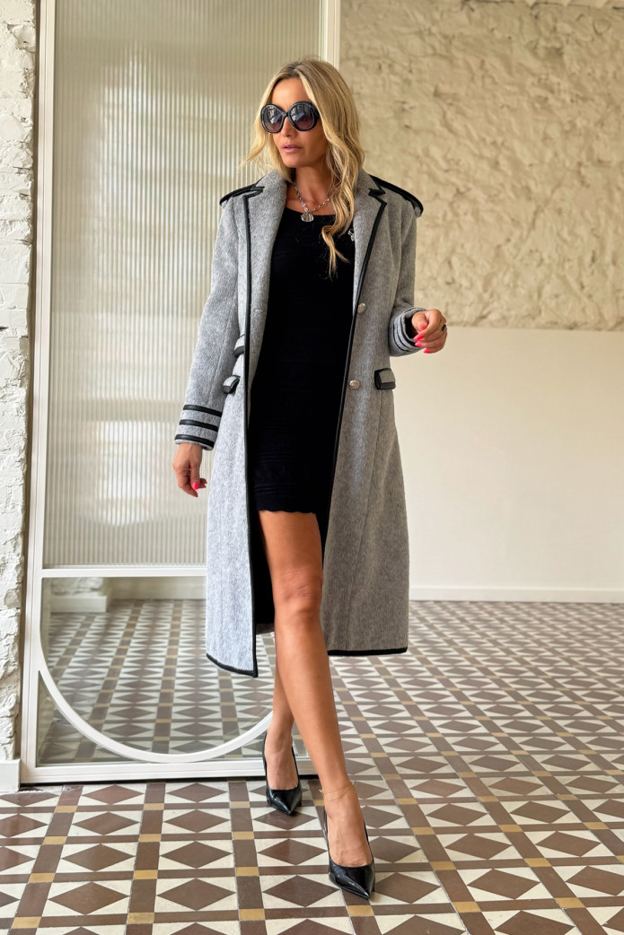 Abrigo Cerezo Camaleónica – Elegancia y estilo femenino