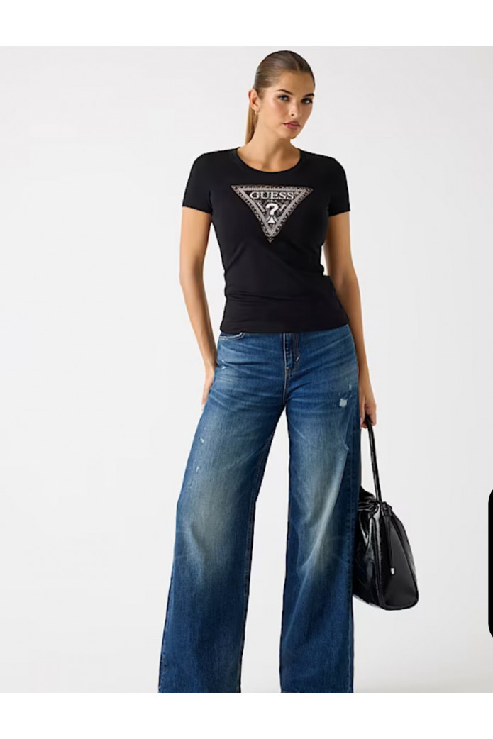 Camiseta Guess logotipo triángulo slim fit – Estilo icónico y moderno