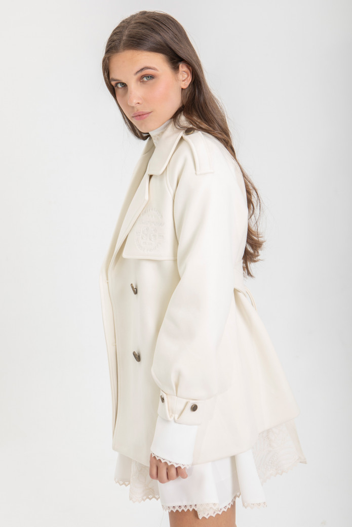 Abrigo Gabardina Corto Blanco Highly Preppy – Estilo elegante y versátil