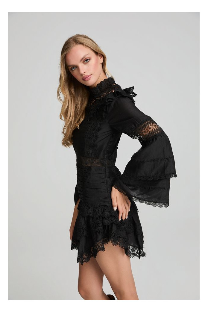 Flor de Invierno Black Fetiche Suances – Vestido negro romántico y elegante