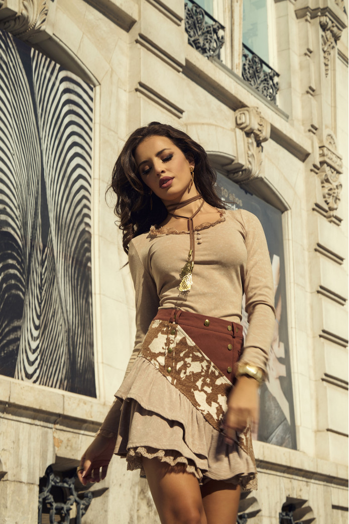 Falda Dravita Camaleonica de mujer con estilo moderno