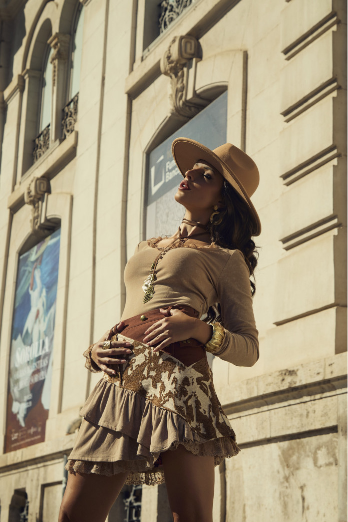 Falda Dravita Camaleonica de mujer con estilo moderno