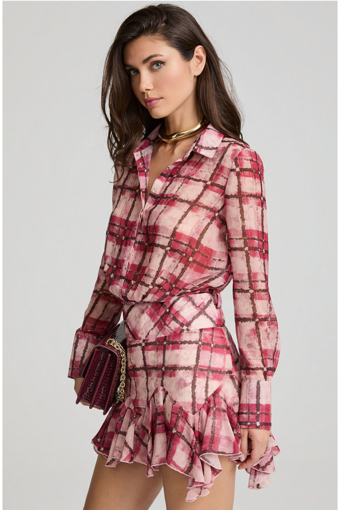 Vestido Guinda Dress by Fetiche Suances – Elegancia y estilo en tartán rosa