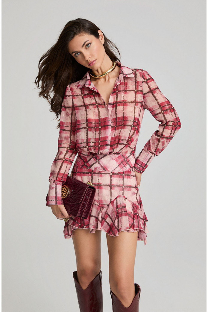 Vestido Guinda Dress by Fetiche Suances – Elegancia y estilo en tartán rosa