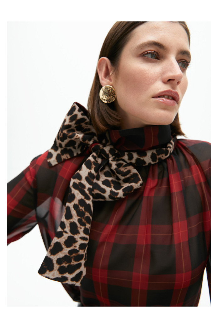 Camisa lazada animal print Lola Casademunt – Elegancia salvaje