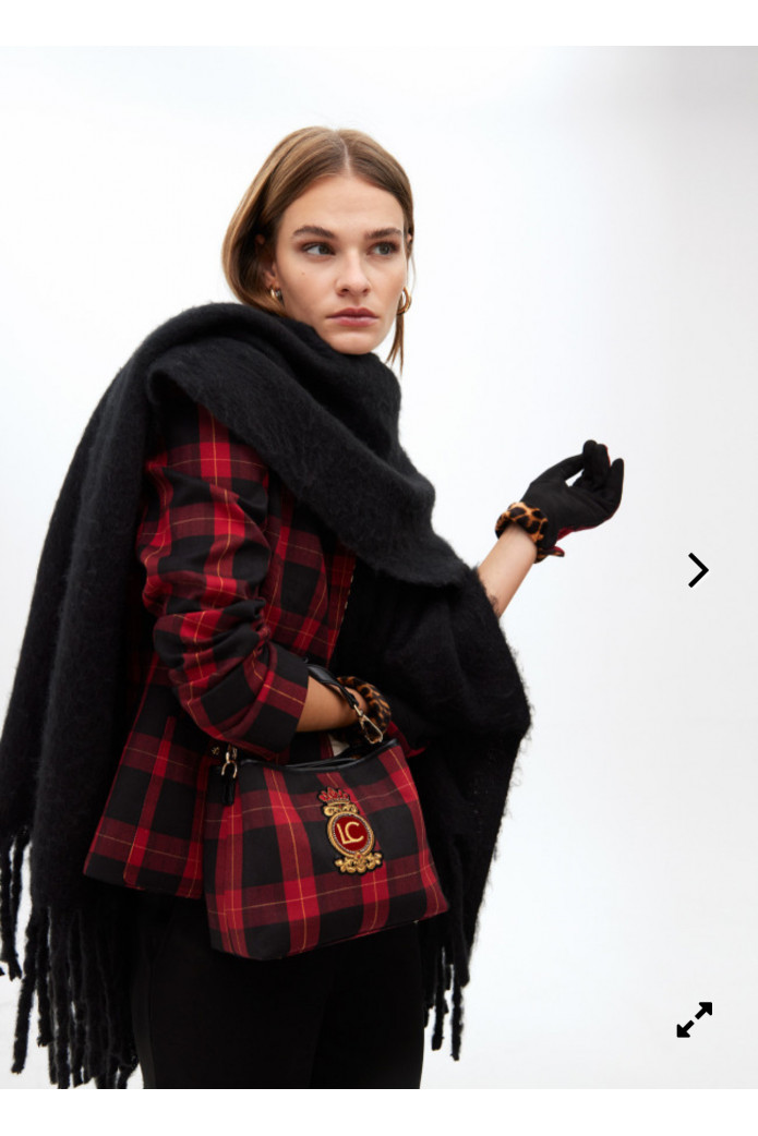 Bufanda lisa con flecos gruesos Lola Casademunt – Calidez y estilo