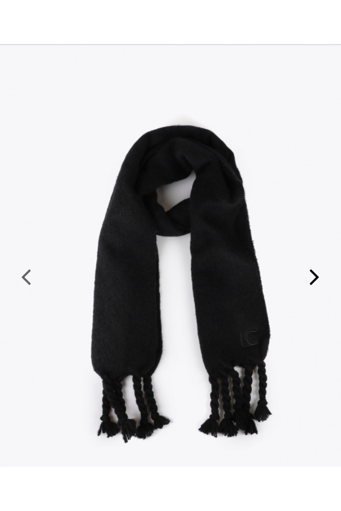 Bufanda lisa con flecos gruesos Lola Casademunt – Calidez y estilo