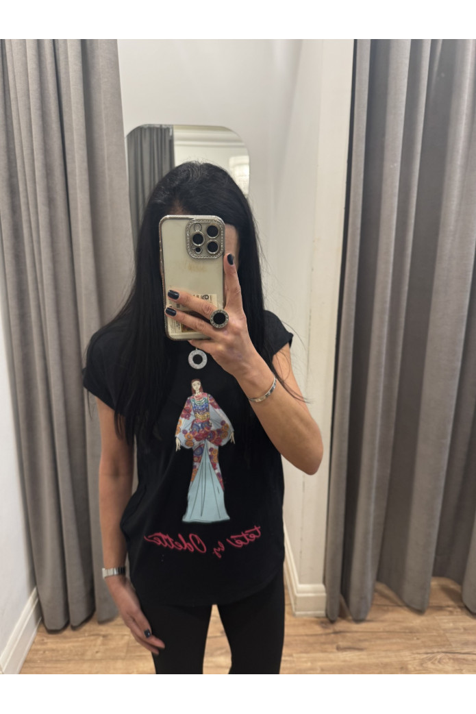 Camiseta ilustrada Teté by Odette negra | FriendsnShop