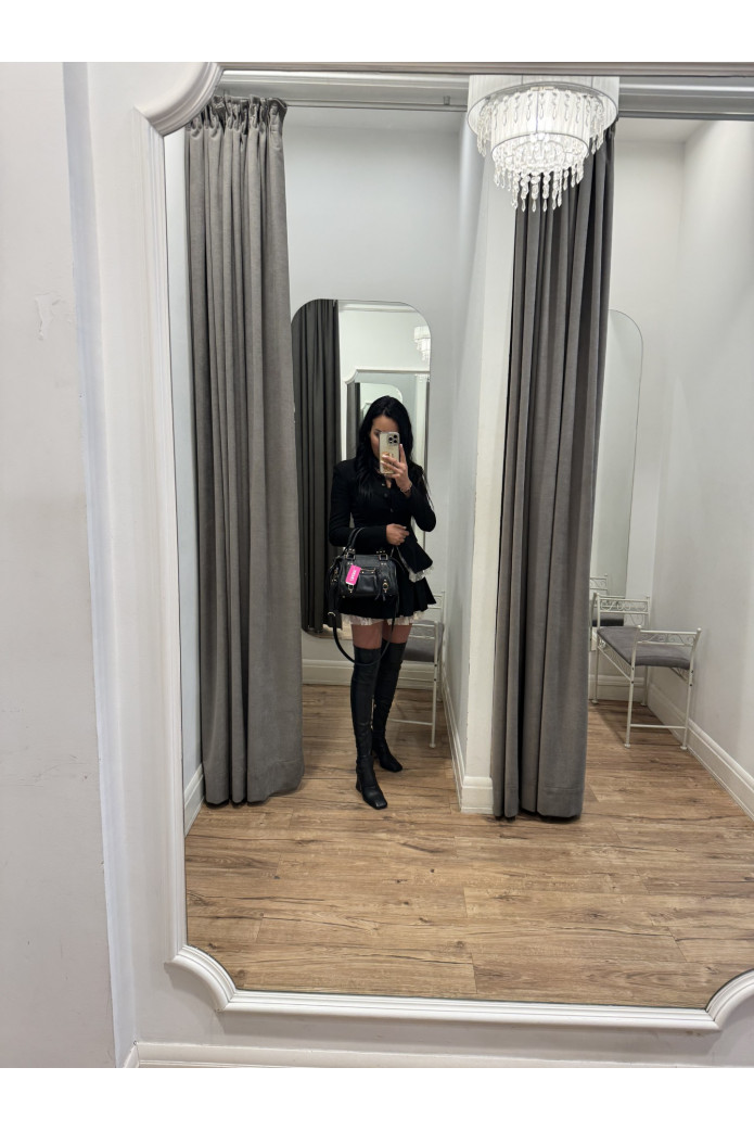 Bolso de Piel Negro con Tachuelas y Cremallera